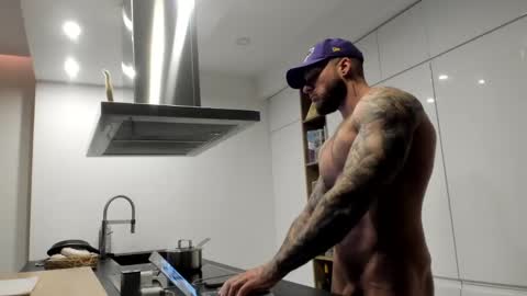 Snapshot of mealphamale chatting on December 12, 2:55 pm Alpha Male online show from December 12, 2:55 pm