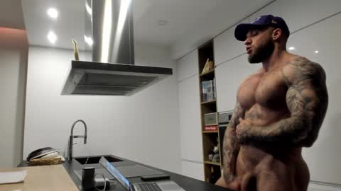 Snapshot of mealphamale chatting on December 18, 3:00 pm Alpha Male online show from December 18, 3:00 pm