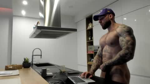 Snapshot of mealphamale chatting on July 25, 10:13 am Alpha Male online show from July 25, 10:13 am