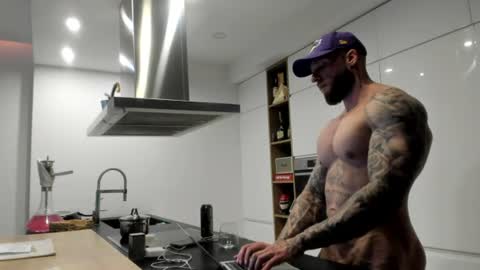 Snapshot of mealphamale chatting on August 4, 2:52 pm Alpha Male online show from August 4, 2:52 pm