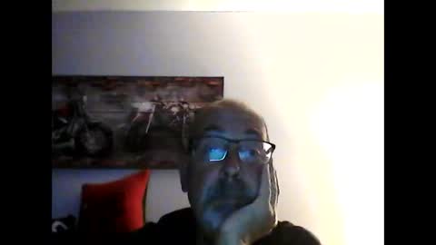 Snapshot of meathome3 chatting on November 12, 4:24 am me at home online show from November 12, 4:24 am