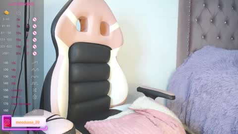 Snapshot of medusa_20 chatting on February 27, 10:04 am Johana online show from February 27, 10:04 am