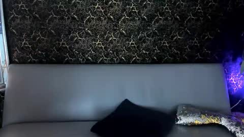 Medusa Ts online show from October 31, 9:10 am