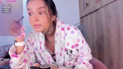 Snapshot of medussa13 chatting on November 14, 1:10 pm medussa13 online show from November 14, 1:10 pm