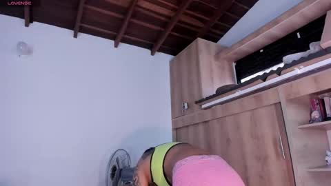 Snapshot of medussa13 chatting on November 25, 1:11 pm medussa13 online show from November 25, 1:11 pm