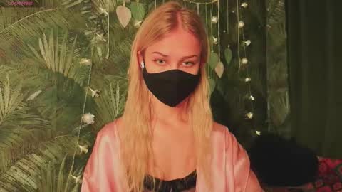 meeeewmeeeeow online show from December 4, 3:49 am