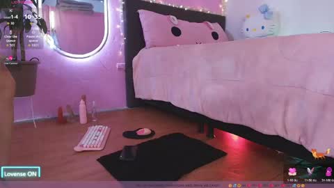 Snapshot of meegan_foxy_ chatting on May 14, 12:12 pm Im Megan online show from May 14, 12:12 pm