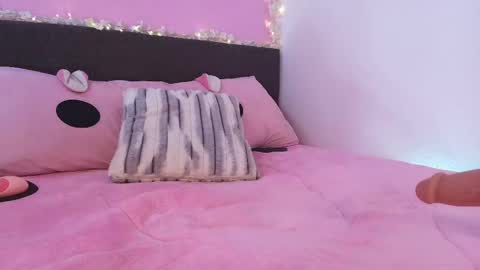 Snapshot of meegan_foxy_ chatting on June 2, 1:35 pm Im Megan online show from June 2, 1:35 pm