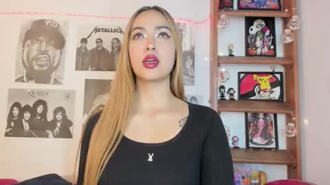 Snapshot of meeowlody chatting on November 8, 11:14 pm Emily online show from November 8, 11:14 pm