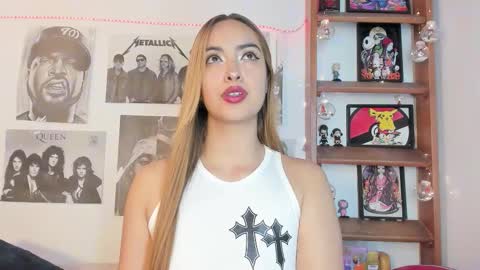 Snapshot of meeowlody chatting on November 24, 11:15 pm Emily online show from November 24, 11:15 pm