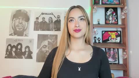 Snapshot of meeowlody chatting on November 26, 11:17 pm Emily online show from November 26, 11:17 pm