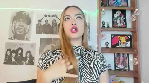 Snapshot of meeowlody chatting on December 13, 11:54 pm Emily online show from December 13, 11:54 pm