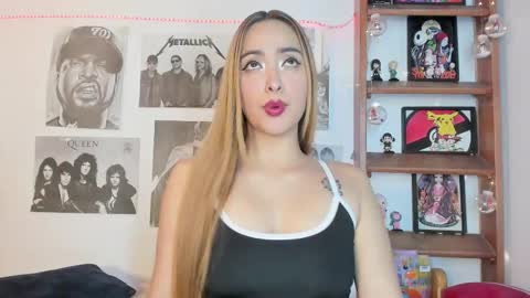 Snapshot of meeowlody chatting on December 15, 11:31 pm Emily online show from December 15, 11:31 pm