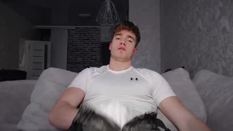 Max online show from February 17, 9:30 pm