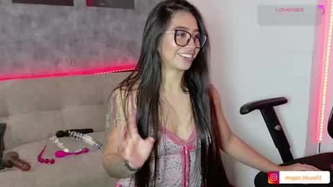 Snapshot of megan_bluee_ chatting on July 1, 4:40 pm Megan Bluee online show from July 1, 4:40 pm