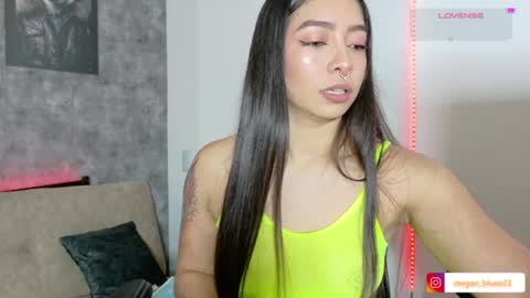 Snapshot of megan_bluee_ chatting on July 10, 7:38 pm Megan Bluee online show from July 10, 7:38 pm
