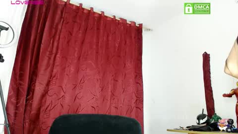 Snapshot of megan_cat chatting on November 5, 10:32 pm megan_cat online show from November 5, 10:32 pm