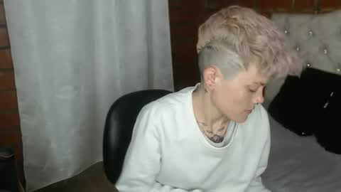 Snapshot of megan_coop3r_ chatting on May 10, 1:22 am Megan and sophi online show from May 10, 1:22 am