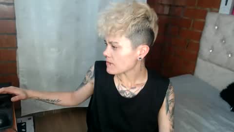 Snapshot of megan_coop3r_ chatting on May 27, 3:36 am Megan and sophi online show from May 27, 3:36 am