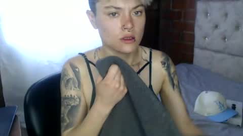 Snapshot of megan_coop3r_ chatting on July 4, 12:22 pm Megan and sophi online show from July 4, 12:22 pm