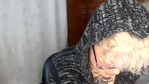 Snapshot of megan_coop3r_ chatting on July 19, 6:39 am Megan and sophi online show from July 19, 6:39 am