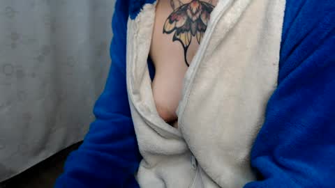 Snapshot of megan_coop3r_ chatting on July 27, 9:38 am Megan and sophi online show from July 27, 9:38 am