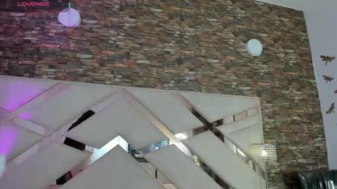     online show from November 25, 11:21 am