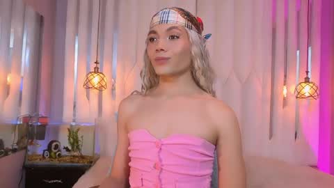 megan do santos online show from June 4, 7:53 pm
