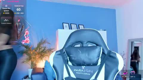 Snapshot of megan_inked_ chatting on July 8, 3:44 am online show from July 8, 3:44 am