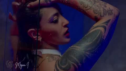 Snapshot of megan_inked_ chatting on July 17, 2:29 am online show from July 17, 2:29 am