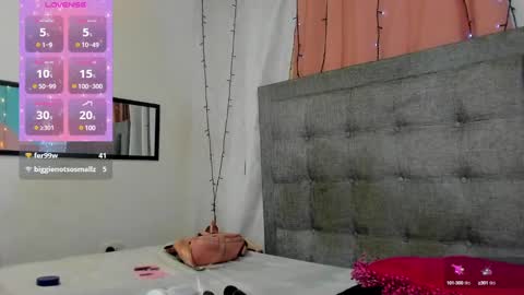 Snapshot of megan_kis9 chatting on December 7, 10:06 pm megan online show from December 7, 10:06 pm