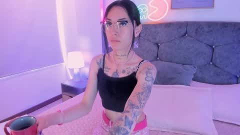 Snapshot of megan_morphy chatting on May 22, 12:33 pm megan_morphy online show from May 22, 12:33 pm