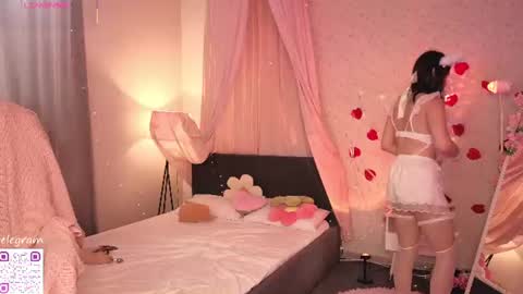 Megan Nelson online show from August 5, 11:24 am