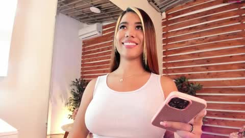 Snapshot of megan_raiin chatting on March 7, 5:40 am megan_raiin online show from March 7, 5:40 am