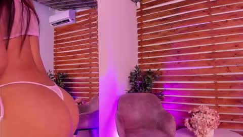 Snapshot of megan_raiin chatting on November 5, 9:20 am megan_raiin online show from November 5, 9:20 am