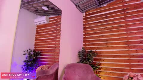 Snapshot of megan_raiin chatting on November 11, 8:47 am megan_raiin online show from November 11, 8:47 am