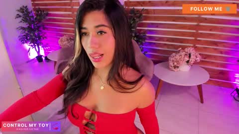 Snapshot of megan_raiin chatting on November 28, 8:50 am megan_raiin online show from November 28, 8:50 am