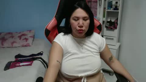 Snapshot of megan_slut1 chatting on October 22, 11:37 pm Megan online show from October 22, 11:37 pm