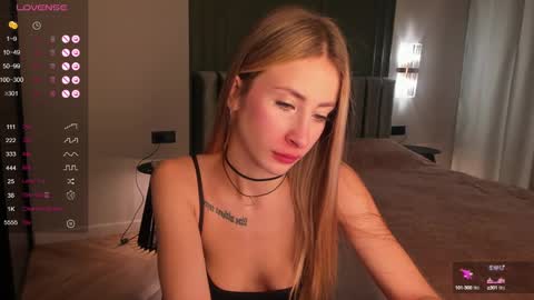 Snapshot of megan_ssstacy chatting on December 17, 1:07 am Stacy UTC 700 0800am-0200pm online show from December 17, 1:07 am