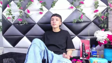 Snapshot of megan_thompsonn_ chatting on September 20, 2:23 am megan_thompsonn_ online show from September 20, 2:23 am