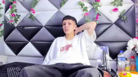 Snapshot of megan_thompsonn_ chatting on November 20, 2:34 am megan_thompsonn_ online show from November 20, 2:34 am