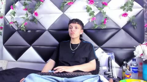 Snapshot of megan_thompsonn_ chatting on November 30, 2:26 am megan_thompsonn_ online show from November 30, 2:26 am