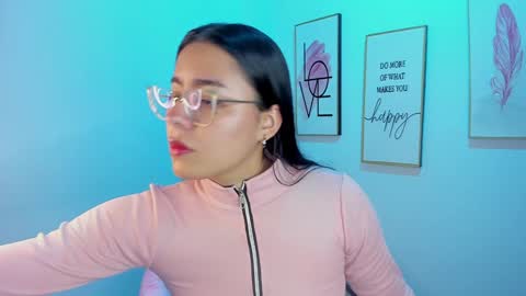 Snapshot of megan_vwv chatting on December 8, 12:18 am megan online show from December 8, 12:18 am