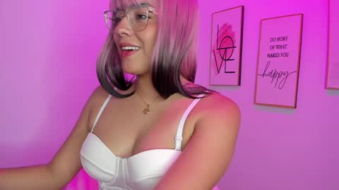 Snapshot of megan_vwv chatting on February 4, 7:55 pm megan online show from February 4, 7:55 pm