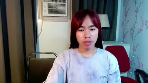 Snapshot of megan_younng chatting on June 4, 7:25 am MEGAN online show from June 4, 7:25 am