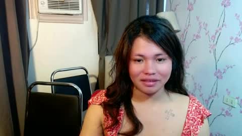 Snapshot of megan_younng chatting on June 14, 2:24 am MEGAN online show from June 14, 2:24 am