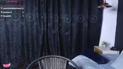 Snapshot of meganadriels96 chatting on December 4, 10:51 pm M E G A N online show from December 4, 10:51 pm