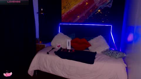 Snapshot of meganadriels96 chatting on December 21, 8:43 pm M E G A N online show from December 21, 8:43 pm