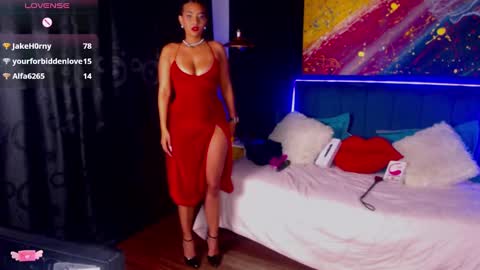 Snapshot of meganadriels96 chatting on December 22, 7:54 am M E G A N online show from December 22, 7:54 am