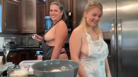 Snapshot of meganashleyy212 chatting on October 24, 10:28 pm Meganashleyy212 online show from October 24, 10:28 pm